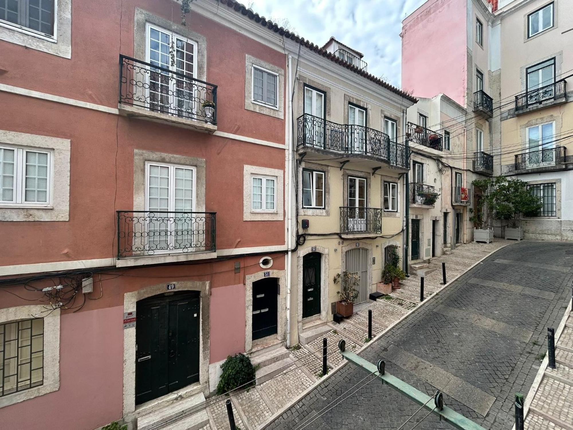 Typical Bica Apartment Lisboa Exteriör bild